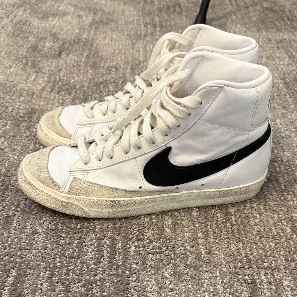 Nike White and Black High-Tops